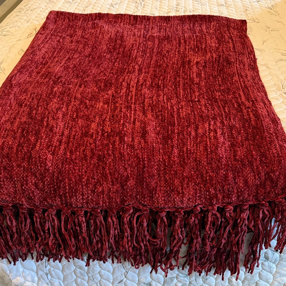Elegant Burgundy Chenille Throw Blanket